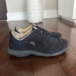 BREATHABLE NAVY BLUE SHOES